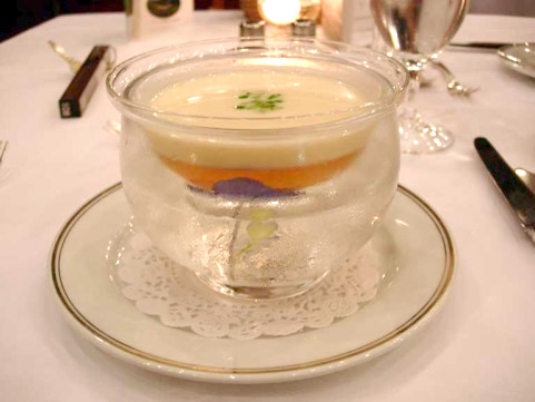 エルダーフラワーを使ったフランス料理：コンソメスープ・パリソワール、エルダーフラワー風味